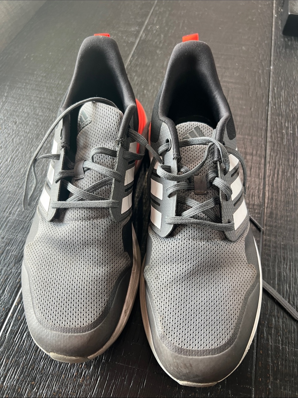 adidas Men's Gray Athletic Sneakers with White Stripes and Red Heel Tabs